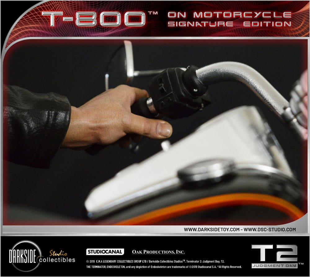Terminator 2 Statue T-800 On Motorcycle Limited Signature Edition 70 cm