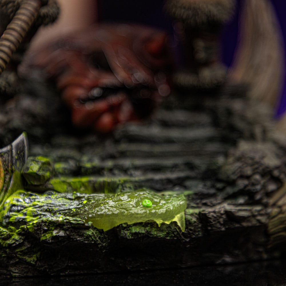 Masters of the Universe Deluxe Art Scale Statue 1/10 He-Man Unleashed 34 cm - Severely damaged packaging