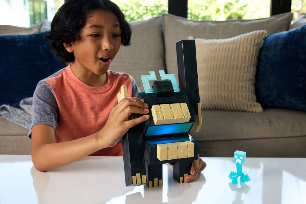 Minecraft Dungeons II Action Figure with Light and Sound Twisted Warden