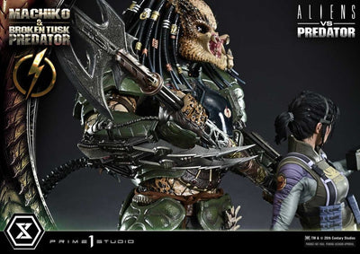 Aliens vs. Predator (Comic) Ultimate Premium Masterline Statue 1/4 Machiko & Broken Tusk Predator 79 cm