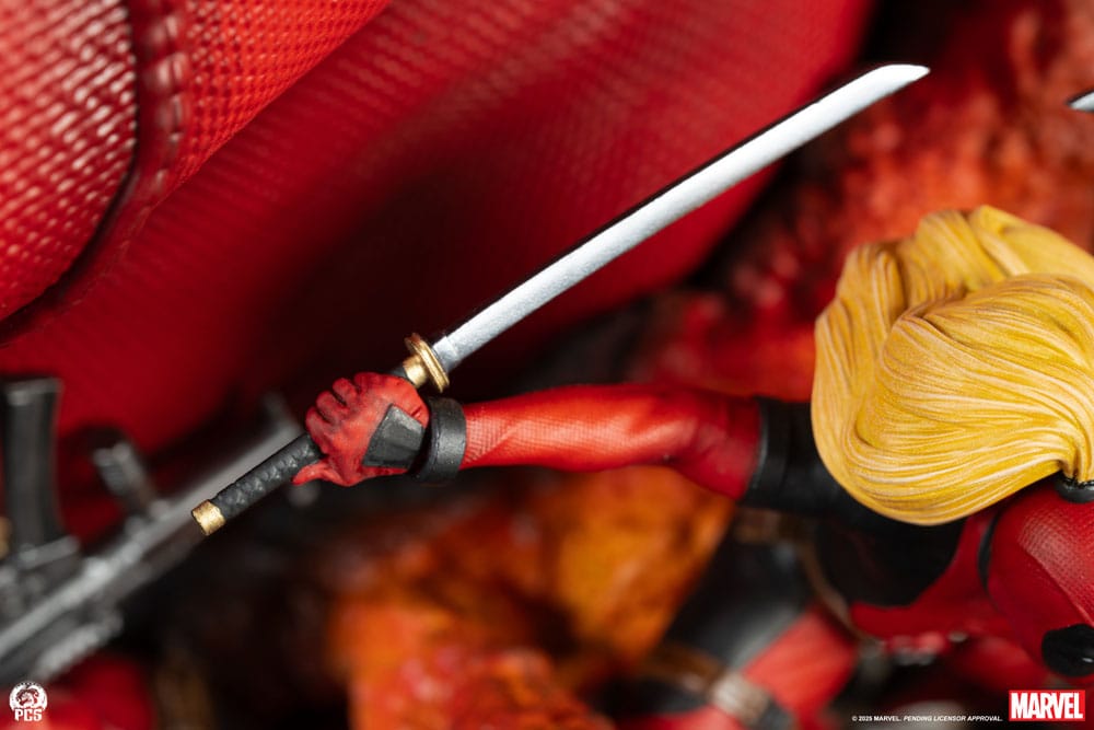 Marvel Fine Art Bust Deadpool 42 cm