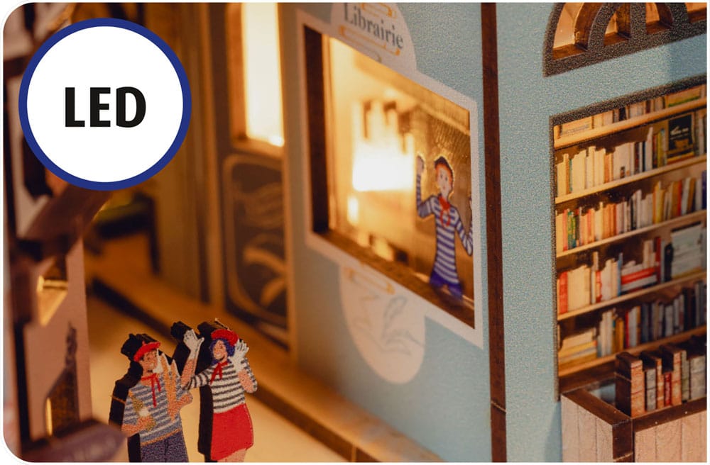 Paris Tiny Adventures Book Nook Mini Diorama 23 cm