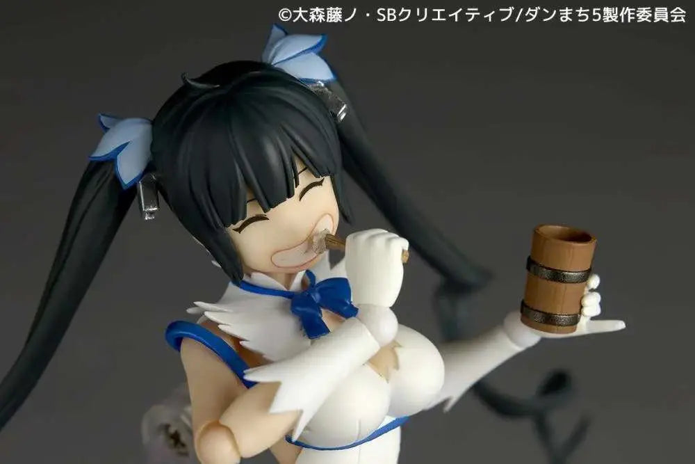 Revoltech Danmachi (is It Wrong To Try To Pick Up Girls In A Dungeon?) Hestia Action Figure