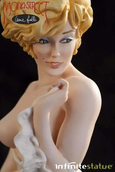 Mona Street Statue Extra