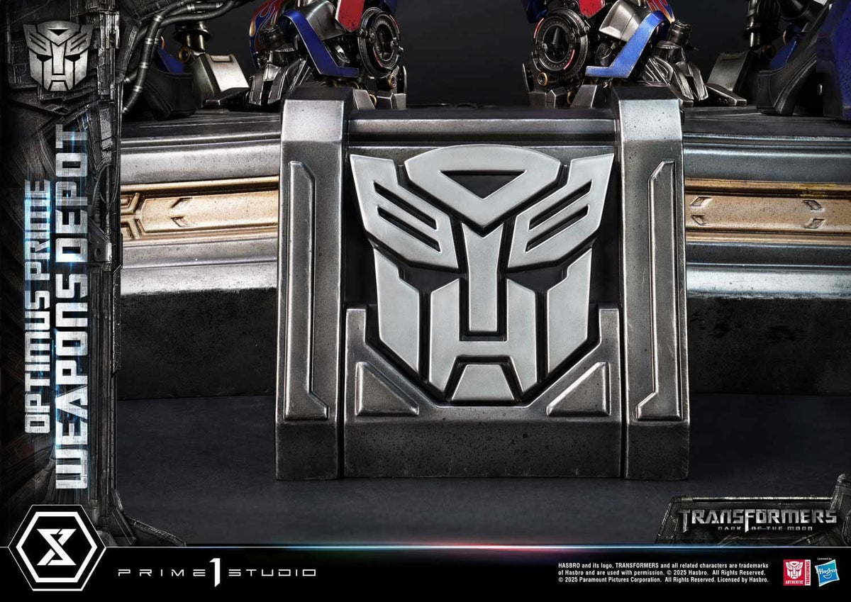 Transformers: Dark of the Moon (Film) Museum Masterline Statue Optimus Prime Weapons Depot 127 cm
