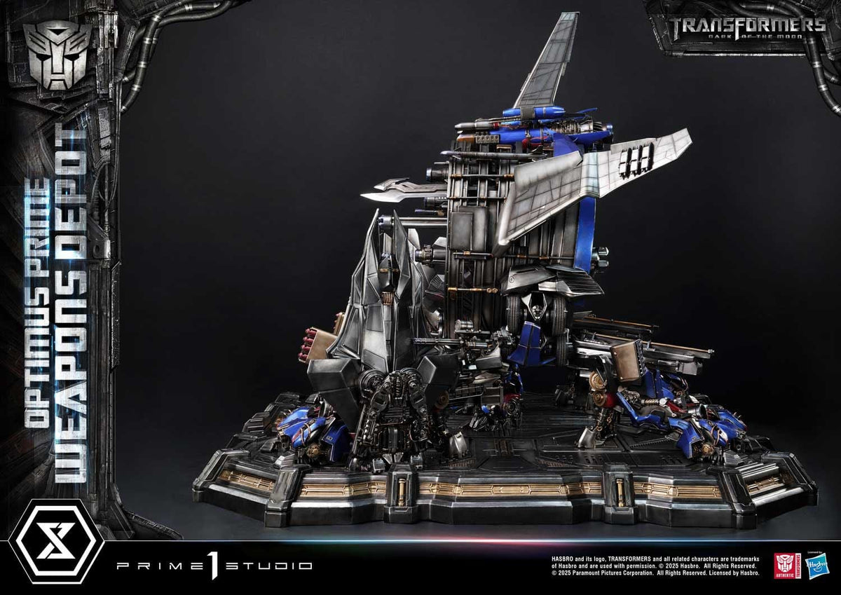 Transformers: Dark of the Moon (Film) Museum Masterline Statue Optimus Prime Weapons Depot Bonus Version 127 cm