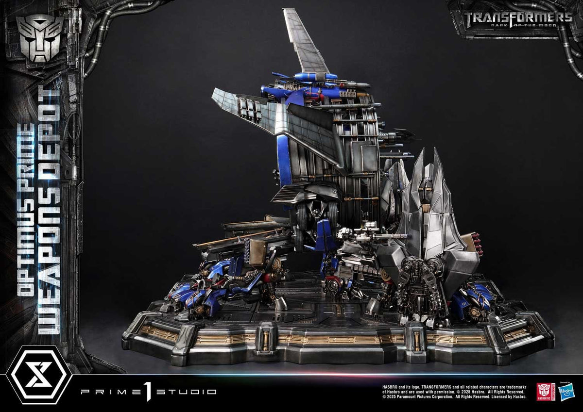 Transformers: Dark of the Moon (Film) Museum Masterline Statue Optimus Prime Weapons Depot Bonus Version 127 cm