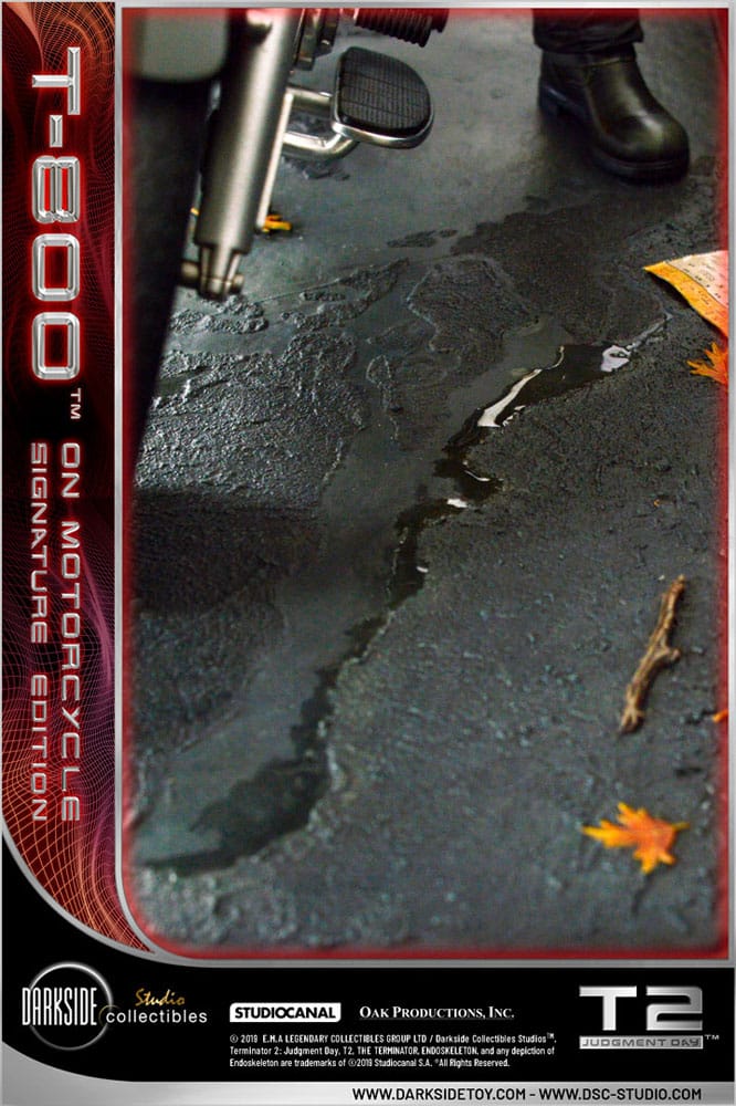 Terminator 2 Statue T-800 On Motorcycle Limited Signature Edition 70 cm