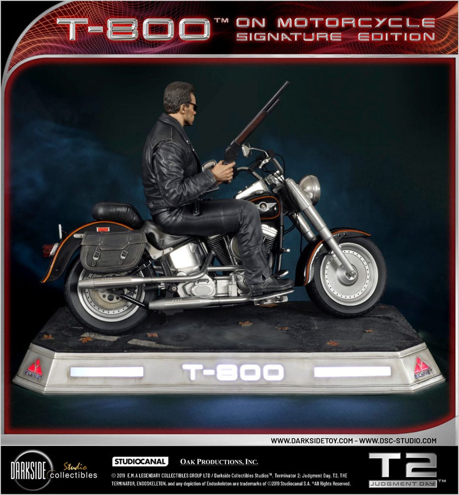 Terminator 2 Statue T-800 On Motorcycle Limited Signature Edition 70 cm
