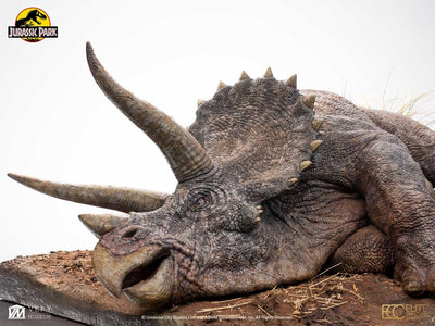Jurassic Park Maquette 1/8 Sick Triceratops 96 cm