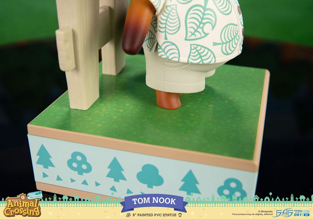 Animal Crossing: New Horizons PVC Statue Tom Nook 22 cm