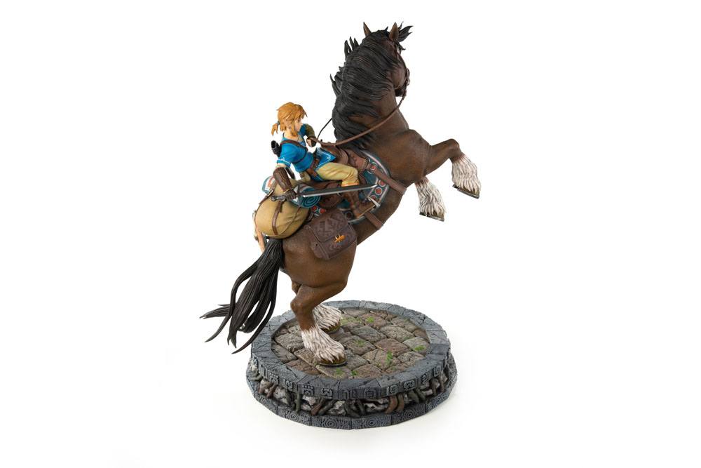 The Legend of Zelda Breath of the Wild Statue Link on Horseback 56 cm - Damaged packaging