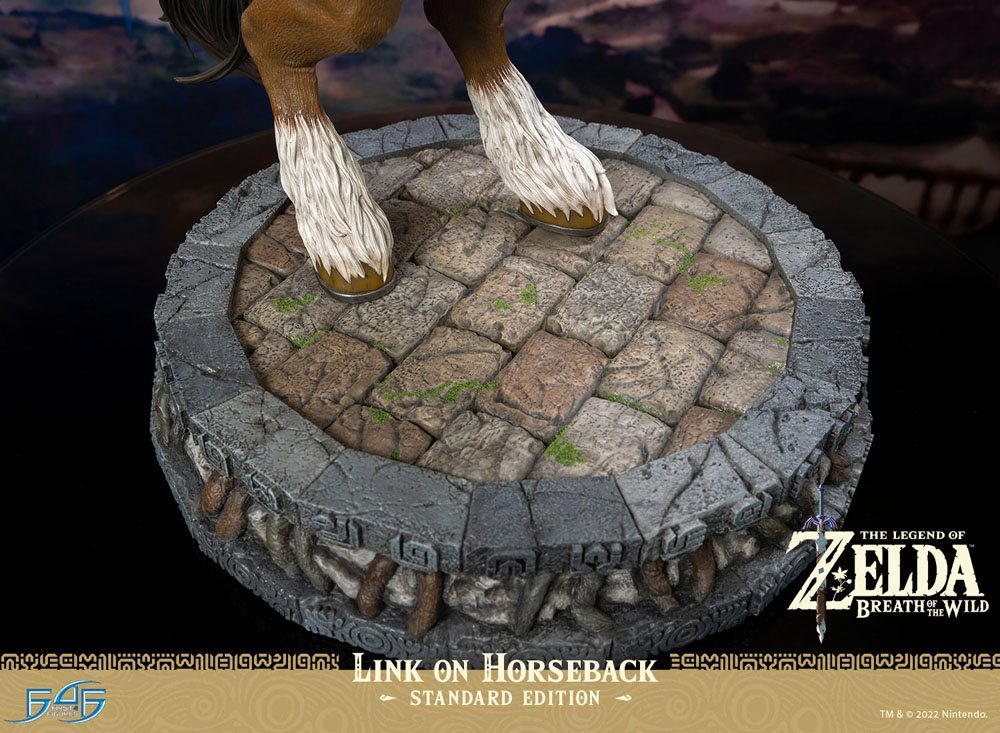 The Legend of Zelda Breath of the Wild Statue Link on Horseback 56 cm - Damaged packaging