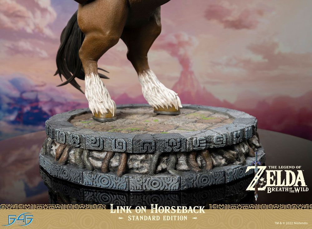 The Legend of Zelda Breath of the Wild Statue Link on Horseback 56 cm