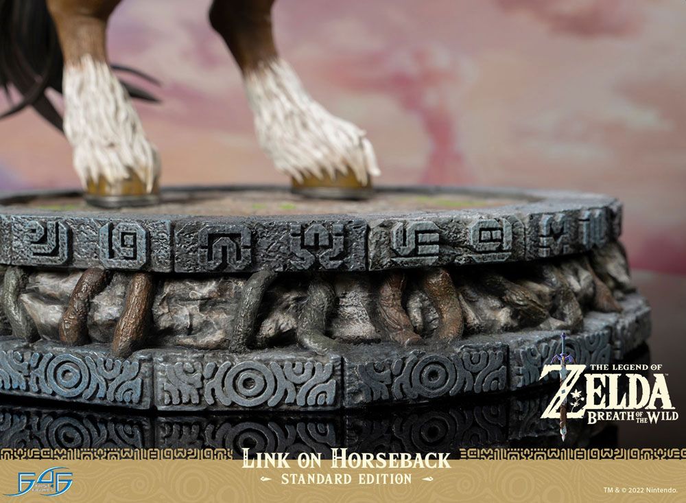 The Legend of Zelda Breath of the Wild Statue Link on Horseback 56 cm - Damaged packaging