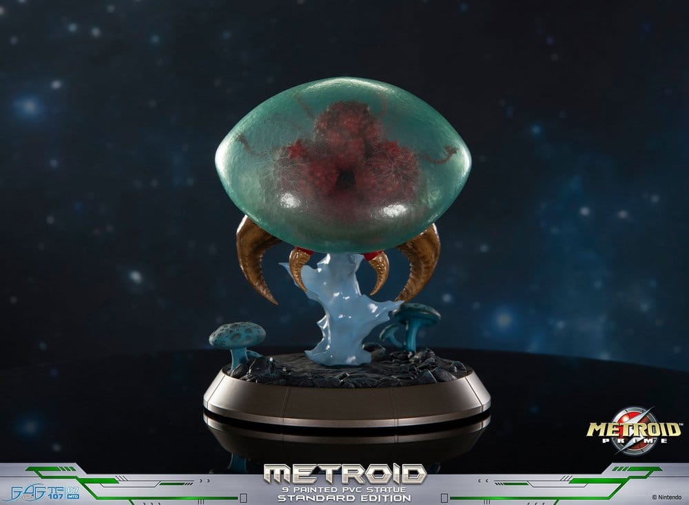 Metroid Prime PVC Figure Metroid (Standard) (Glow in the Dark) 21 cm