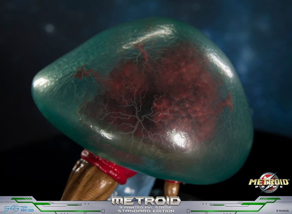 Metroid Prime PVC Figure Metroid (Standard) (Glow in the Dark) 21 cm