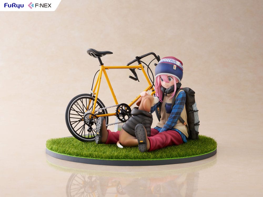 Laid Back Camp F:NEX PVC Statue 1/7 Nadeshiko Kagamihara 13 cm