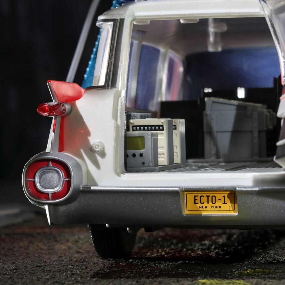 Ghostbusters Plasma Series Vehicle 1/18 Ecto-1 (1984)