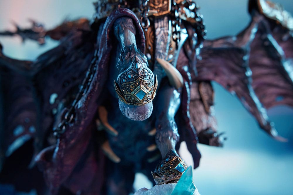 World of Warcraft Statue The Lich King & Invincible 68 cm