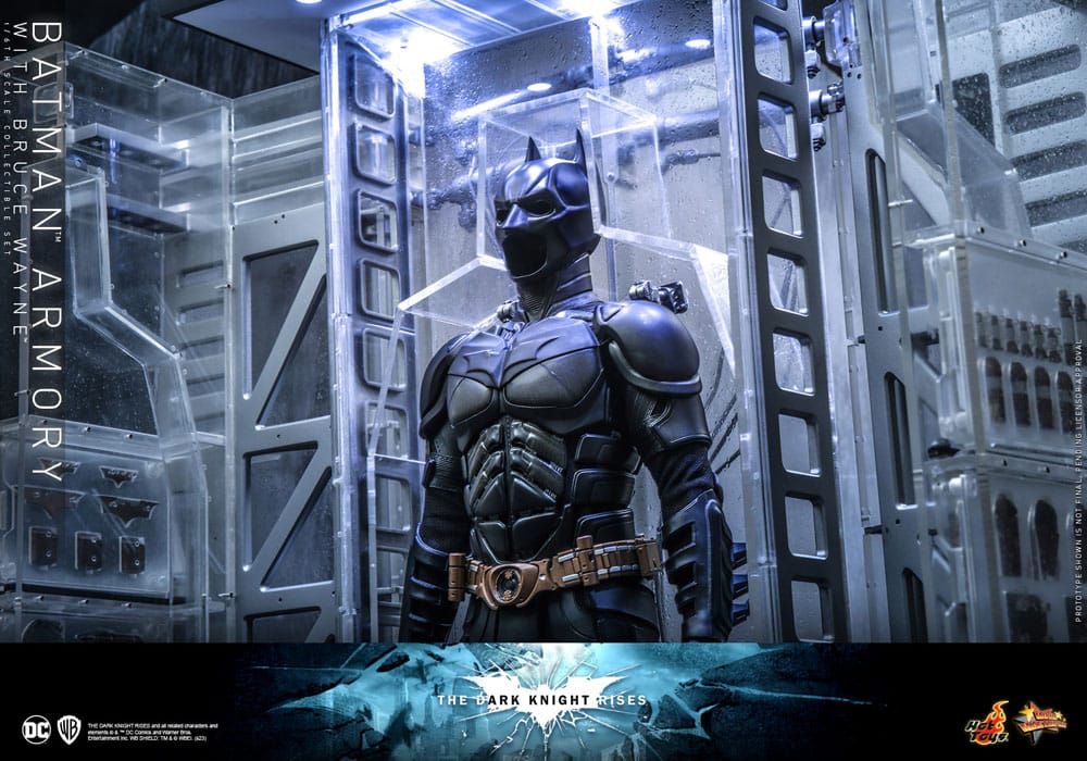 The Dark Knight Rises Movie Masterpiece Action Figures & Diorama 1/6 Batman Armory with Bruce Wayne 30 cm