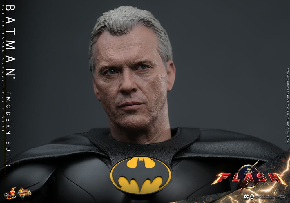 The Flash Movie Masterpiece Action Figure 1/6 Batman (Modern Suit) 30 cm - Damaged packaging