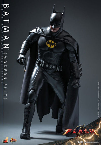 The Flash Movie Masterpiece Action Figure 1/6 Batman (Modern Suit) 30 cm - Damaged packaging