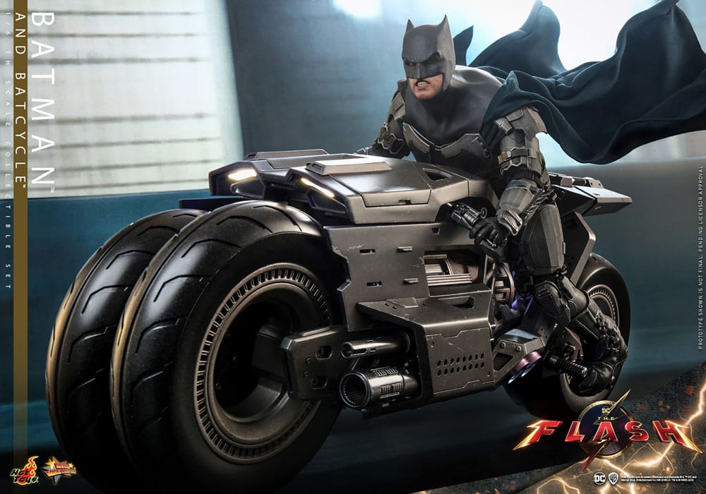 The Flash Movie Masterpiece Action Figure wih Vehicle 1/6 Batman &amp; Batcycle Set 30 cm
