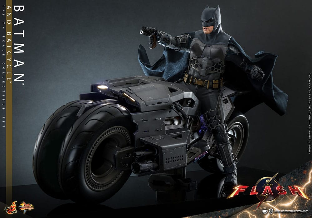 The Flash Movie Masterpiece Action Figure wih Vehicle 1/6 Batman &amp; Batcycle Set 30 cm