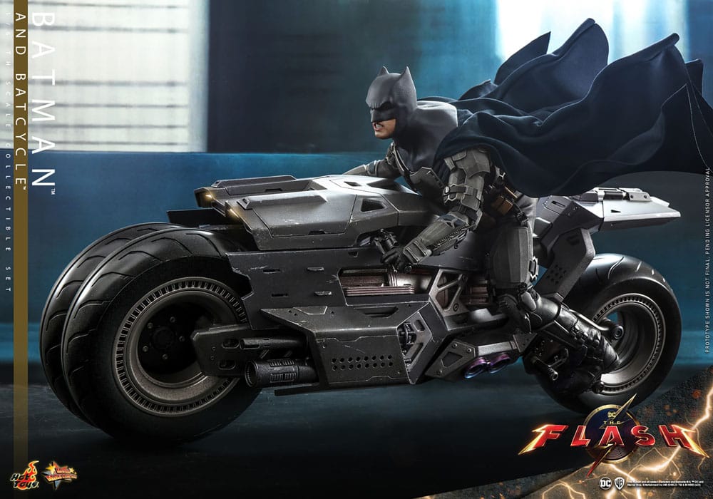 The Flash Movie Masterpiece Action Figure wih Vehicle 1/6 Batman &amp; Batcycle Set 30 cm