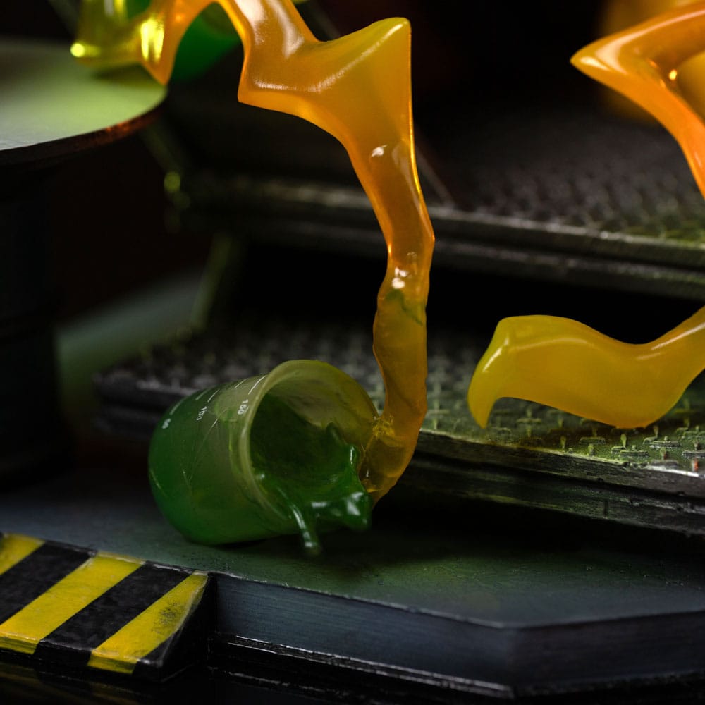 DC Comics Legacy Replica Statue 1/4 Flash 54 cm