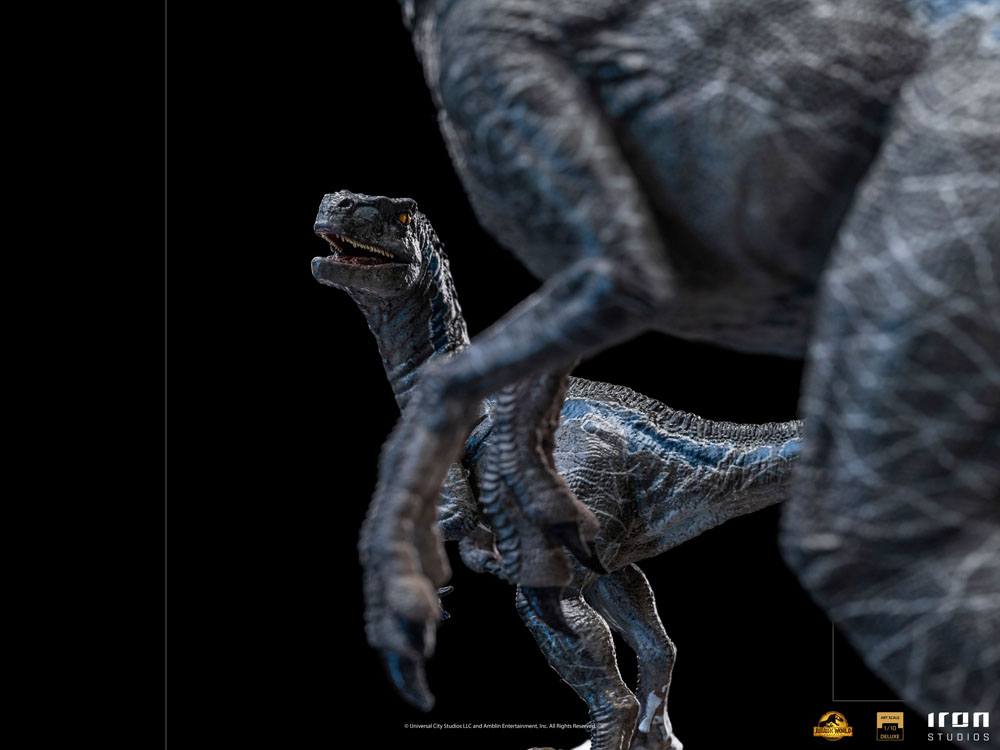 Jurassic World Dominion Deluxe Art Scale Statue 1/10 Blue and Beta 20 cm