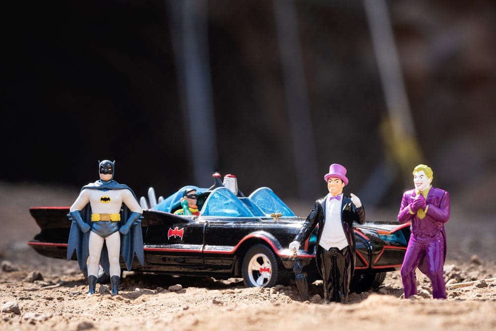 Batman Diecast Model 1/24 Pack of 5 Classic TV Series Batman, Robin, Joker, Penguin & Batmobile