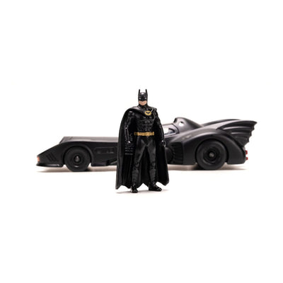 Batman Diecast Model 1/24 1989 Batmobile with figure & shield