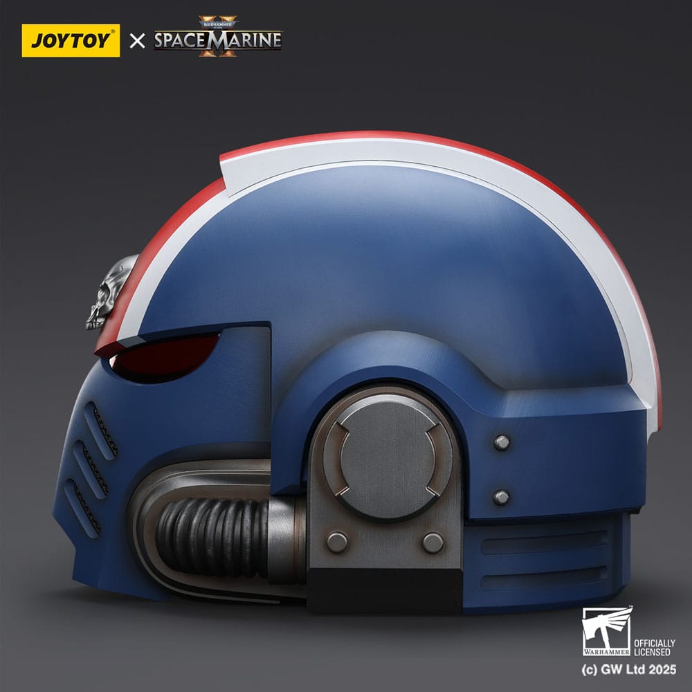 Warhammer 40,000: Space Marine 2 Replica Ultramarines Lieutenant Titus helmet 30 cm