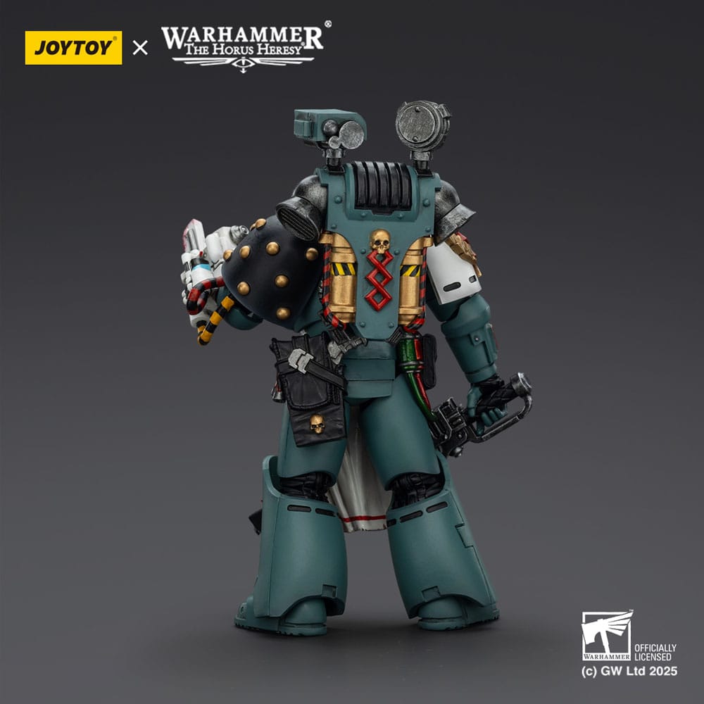 Warhammer 40,000: Sons of Horus Action Figure Legion Apothecary 12 cm