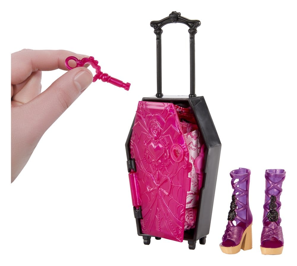 Monster High Skulltimate Secrets Doll  Destination: Gore-geous Oasis - Draculaura