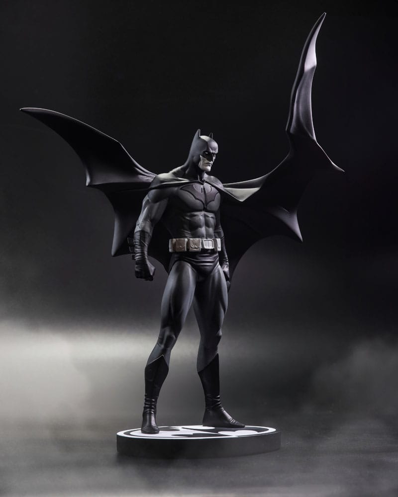 DC Direct Resin Statue Batman Black & White Batman (by Jorge Jimenez) 27 cm