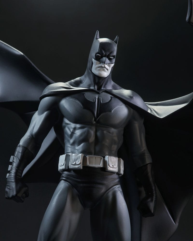 DC Direct Resin Statue Batman Black & White Batman (by Jorge Jimenez) 27 cm