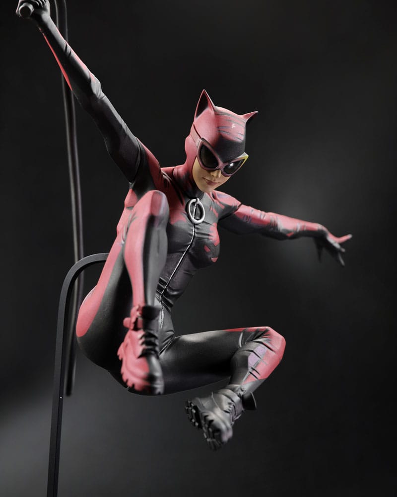 DC Designer Series Statue 1/6 Catwoman by Jock 33 cm