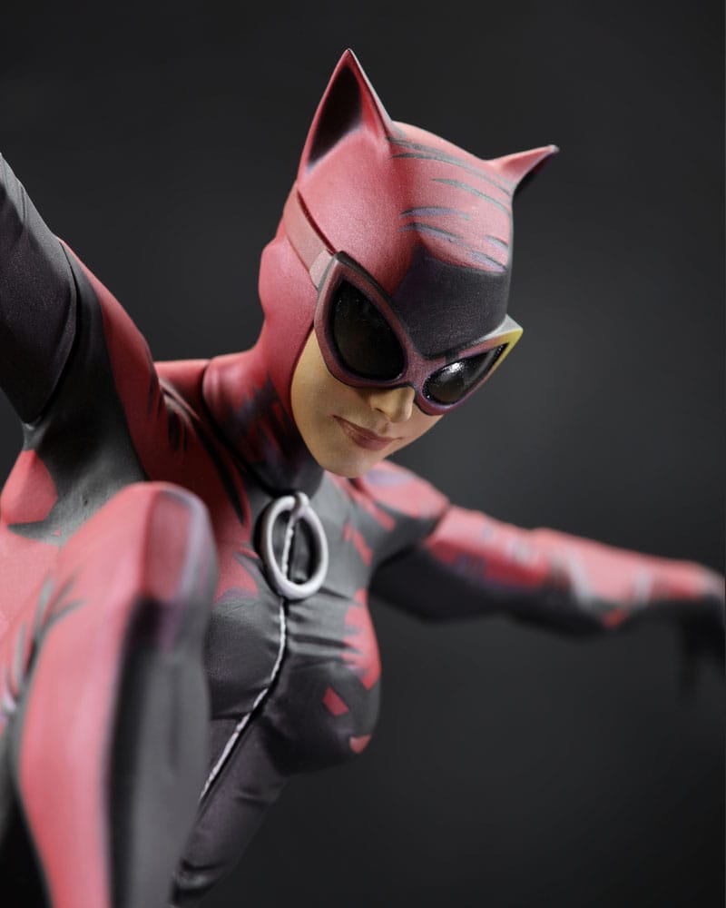 DC Designer Series Statue 1/6 Catwoman by Jock 33 cm