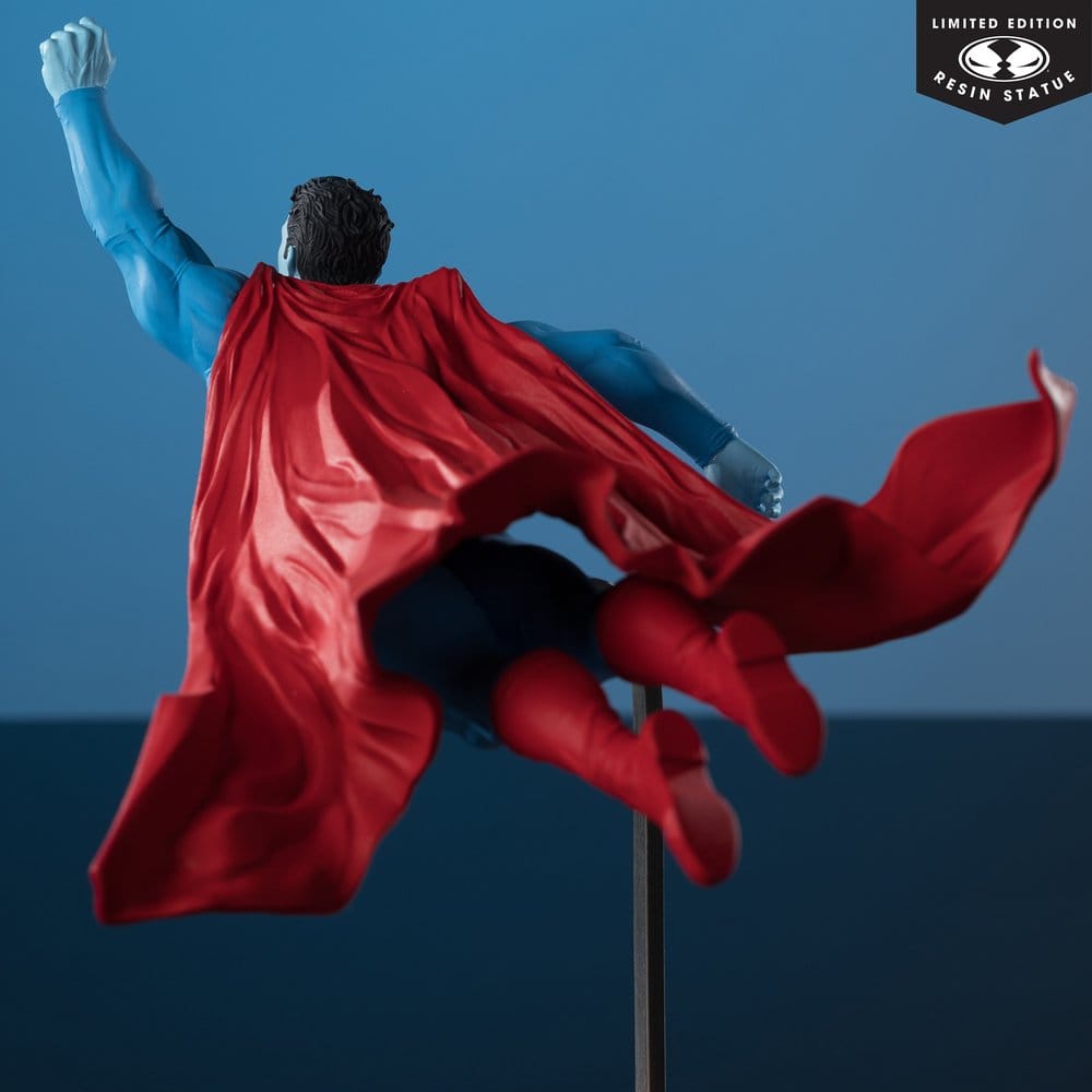 DC Direct Superman Red &amp; Blue Statue 1/10 Superman by Lee Bermejo 26 cm