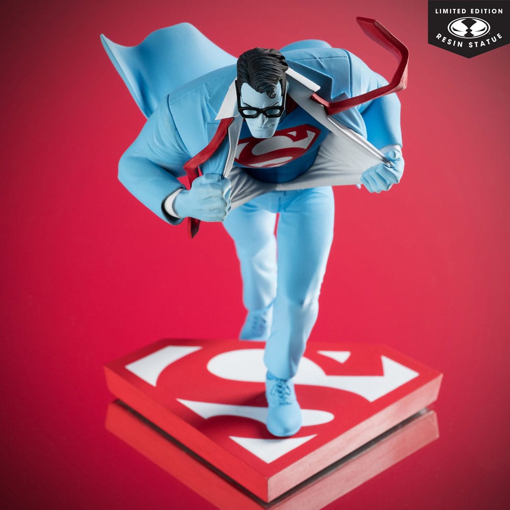 DC Direct Statue 1/10 Superman Red and Blue: Superman by Clayton Henry Limited Edition 16 cm
