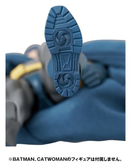 DC Comics MAFEX Action Figure Bruce Wayne (Batman: Hush Ver.) 16 cm