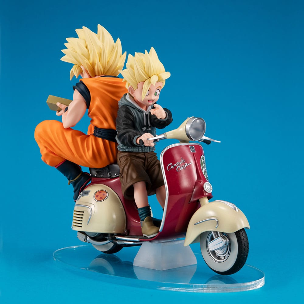 Dragonball Z 05 Desktop Real McCoy PVC Diorama Super Saiyan Son Goku & Super Saiyan Son Gohan & Motorbike 16 cm