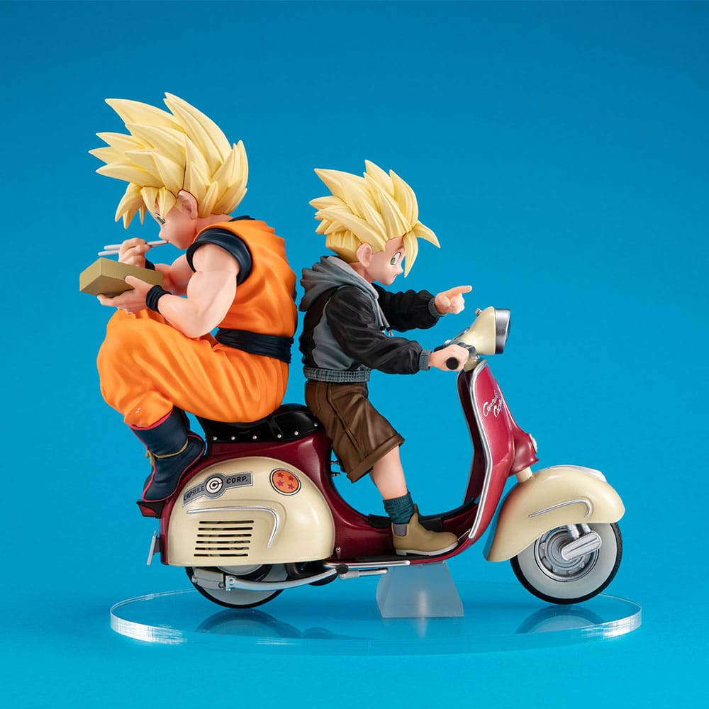 Dragonball Z 05 Desktop Real McCoy PVC Diorama Super Saiyan Son Goku & Super Saiyan Son Gohan & Motorbike 16 cm