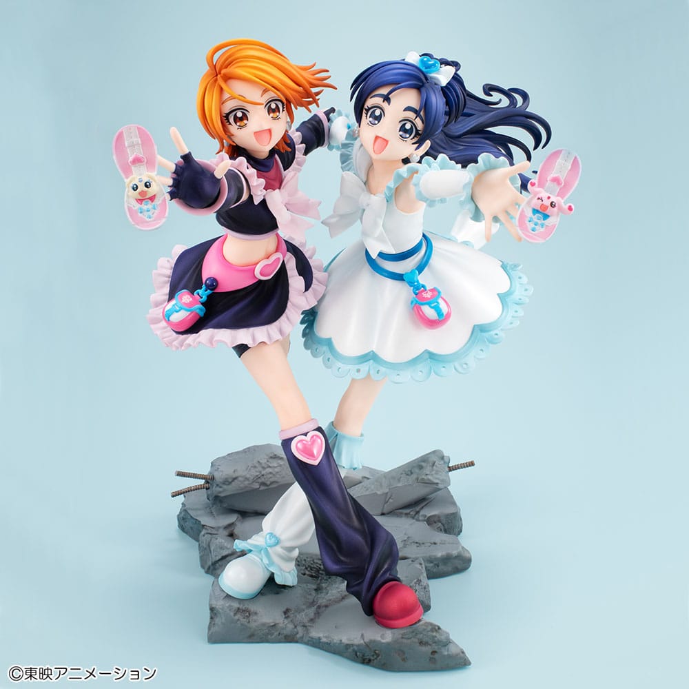 Pretty Cure Lucrea PVC Statue Cure Black & Cure White 22 cm