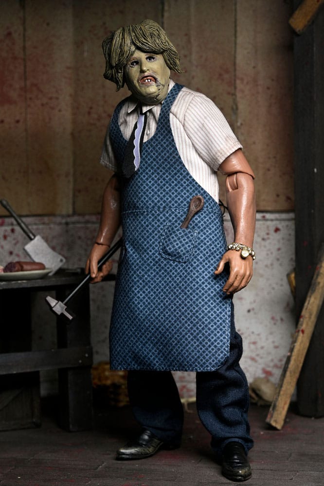 Texas Chainsaw Massacre Clothed Action Figure Leatherface with Old Lady Mask 20 cm