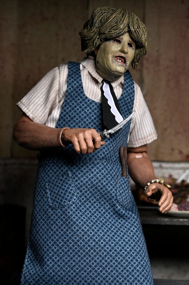 Texas Chainsaw Massacre Clothed Action Figure Leatherface with Old Lady Mask 20 cm
