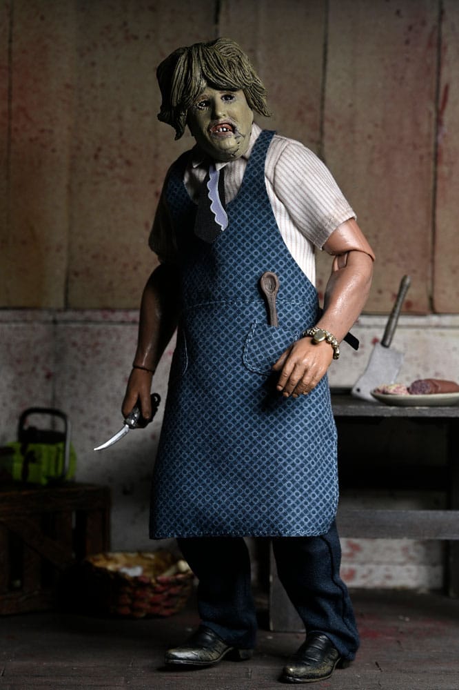 Texas Chainsaw Massacre Clothed Action Figure Leatherface with Old Lady Mask 20 cm